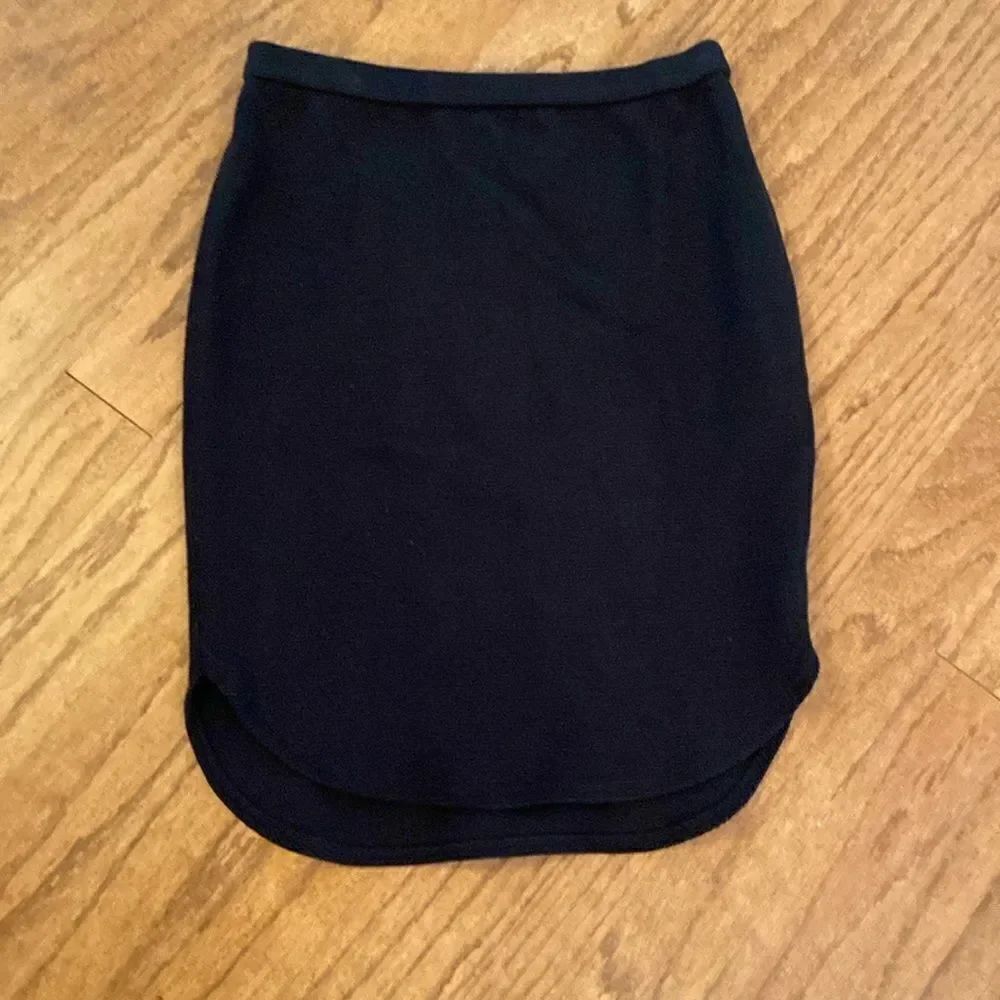 Banana Republic - small black skirt, elastic waist, 60%, cotton, 40% polyester
